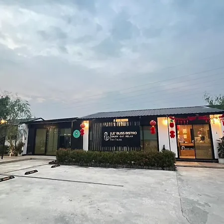 Penguin Villa Resort & Bistro