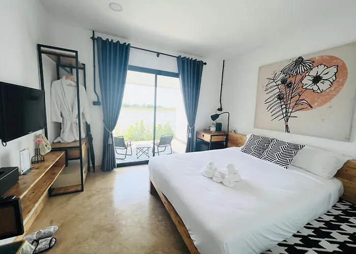 โรงแรม Penguin & Bistro 3*