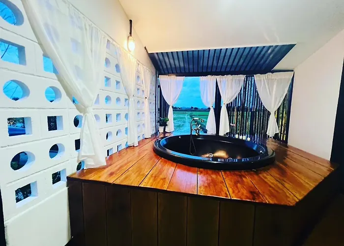Penguin & Bistro Hotel 3*