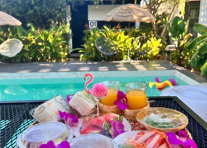 Penguin & Bistro Ban Khlong Thai Muang