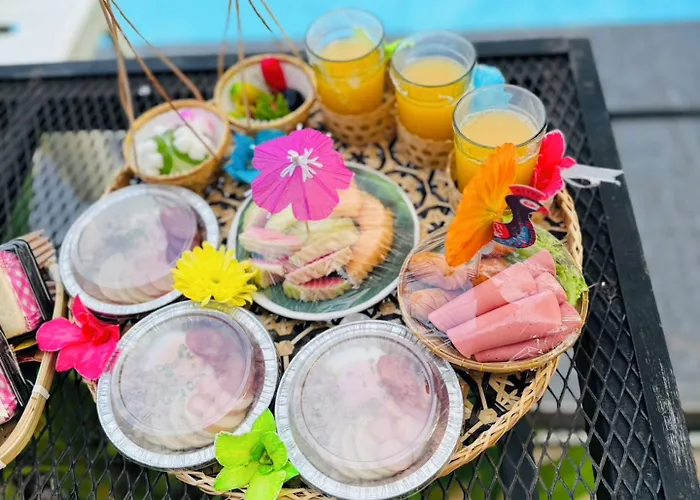 Penguin & Bistro Ban Khlong Thai Muang