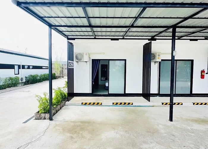 Penguin & Bistro โรงแรม Ban Khlong Thai Muang