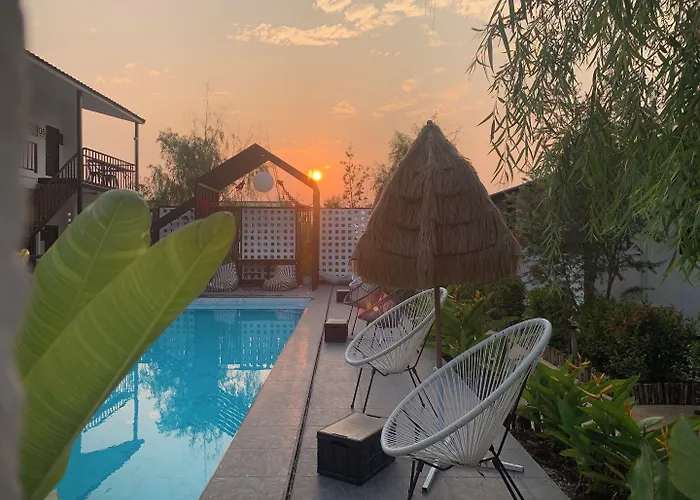 Penguin & Bistro โรงแรม Ban Khlong Thai Muang