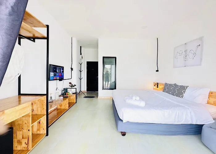 Hotel Penguin & Bistro