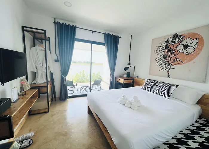 โรงแรม Penguin & Bistro 3*