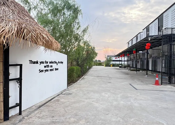 Penguin & Bistro โรงแรม Ban Khlong Thai Muang