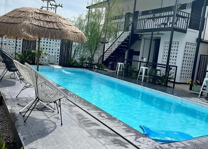 Penguin & Bistro Ban Khlong Thai Muang