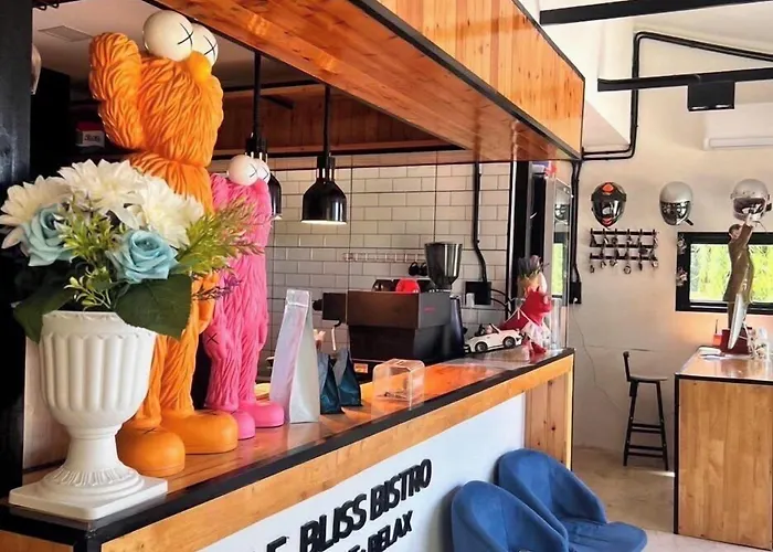 Penguin & Bistro โรงแรม Ban Khlong Thai Muang